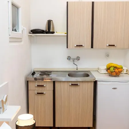 Veca * Стариград-Пакленица