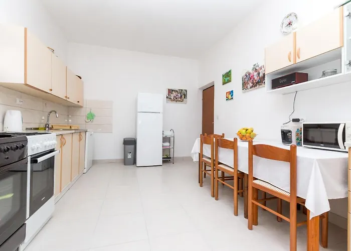 Veca Apartmán Starigrad Paklenica